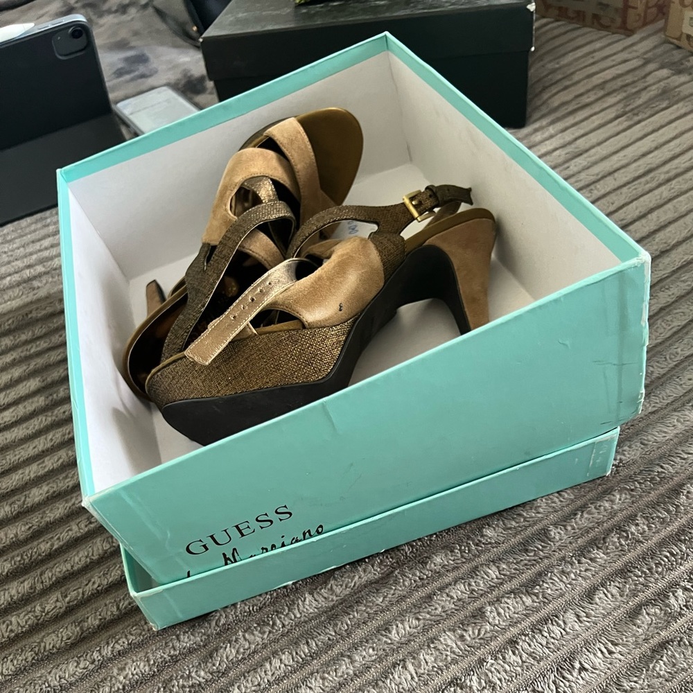 Guess by Marciano